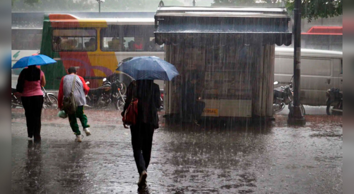 De igual modo, el Instituto Nacional de Meteorología e Hidrología informó que en el Zulia, los Andes, Llanos Occidentales y Centrales y Miranda se reportan nubes