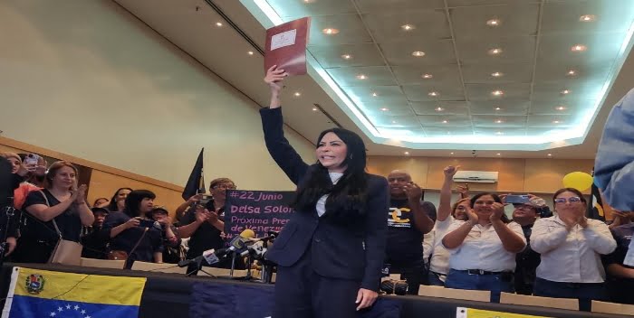 Delsa Solórzano formaliza su postulación a la elección primaria