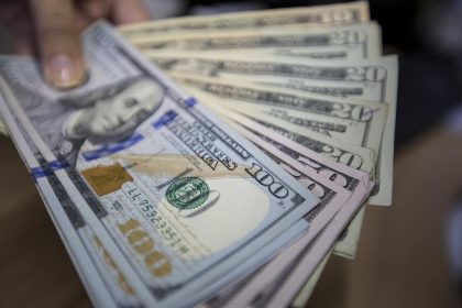 El portal de Yummy Dólar estableció el precio del dólar en Venezuela a 28,17 bolívares. 