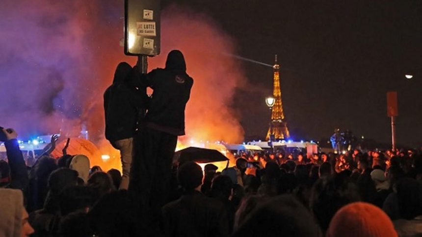 Francia estalla en disturbios tras la muerte "imperdonable" de un joven a manos de la policía