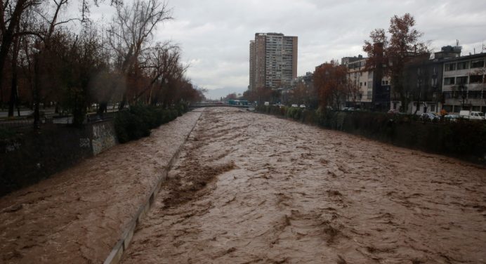 Gobierno advierte riesgo de corte de agua en la Región Metropolitana
