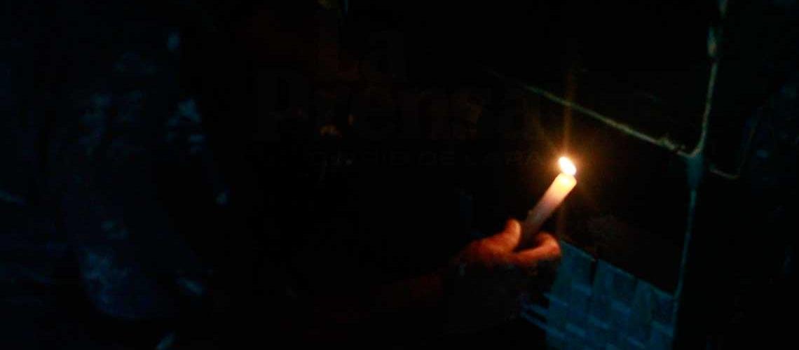 Vecinos reportan suministro eléctrico deficiente tras incendio de guayas en La Fuente