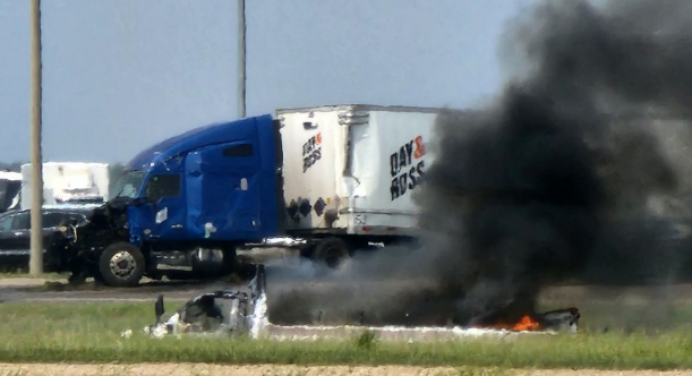 Accidente de tránsito en Canadá deja al menos 15 muertos