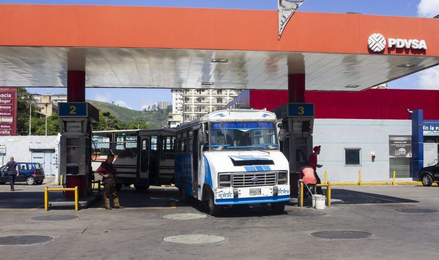 Transporte público de La Asunción y Matasiete sin gasoil por dos días