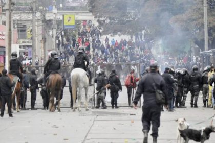 Al menos 96 heridos dejaron fuertes protestas en Argentina