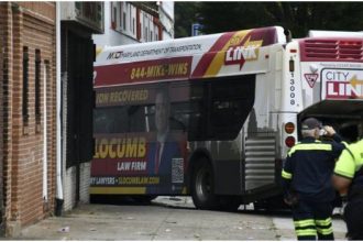 Por el momento, intentan averiguar las causas que llevaron al choque.