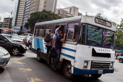 Fernando Mora, director ejecutivo de la Cámara Venezolana de Empresas de Transporte Extraurbano, asegura que es necesario un aumento del pasaje para evitar un nuevo colapso del servicio.