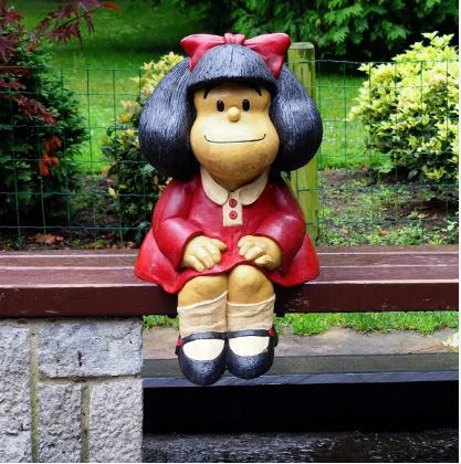 La escultura de Mafalda tendrá una altura de 80 centímetros y se encontrará sentada en un banco. 