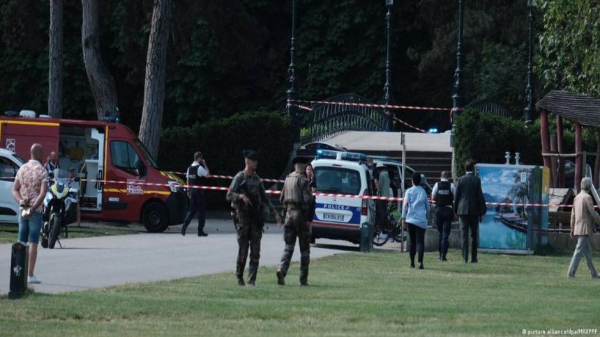 Ataque con cuchillo en Francia deja cuatro niños heridos