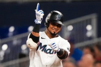 Luis Arráez bateó de 5-5 e hizo historia con Marlins