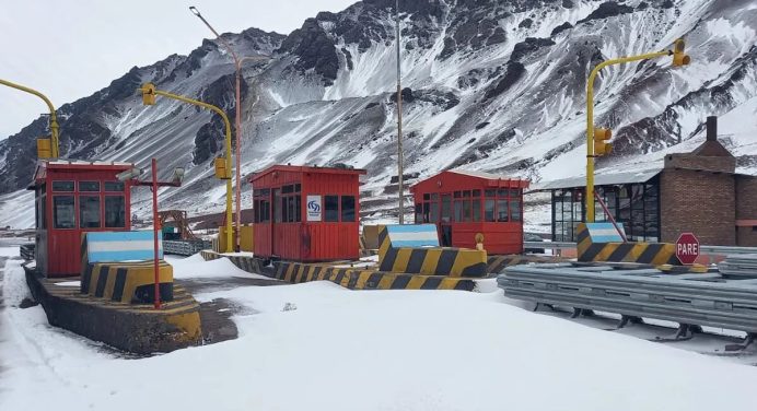 Falta de agua en el cruce internacional Cristo Redentor afectará a turistas chilenos