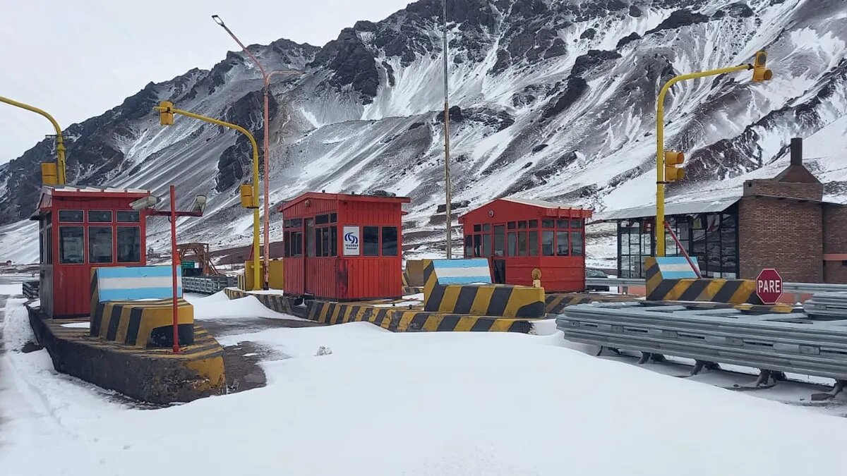 Falta de agua en el cruce internacional Cristo Redentor afectará a turistas chilenos