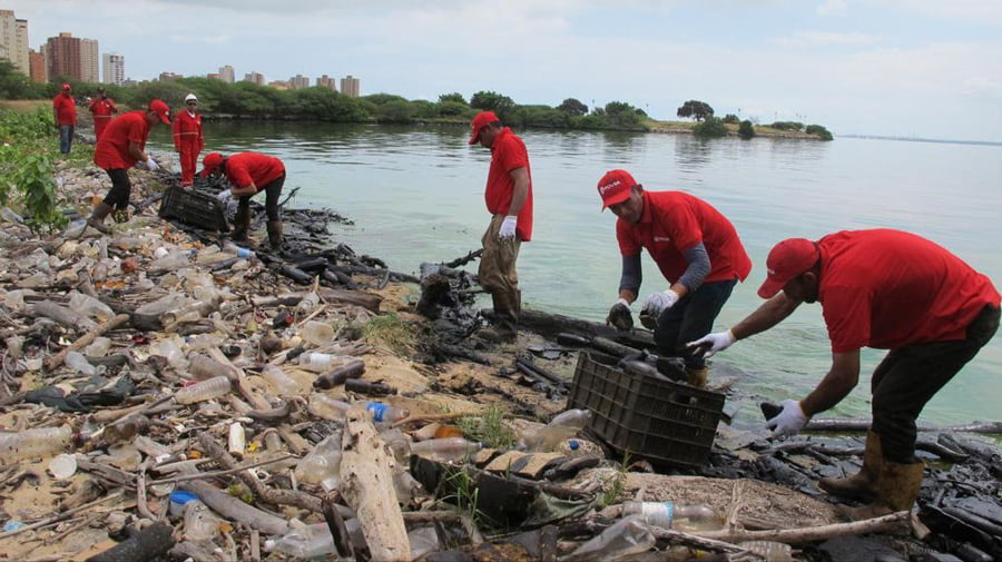 Pdvsa refuerza limpieza en el Lago de Maracaibo