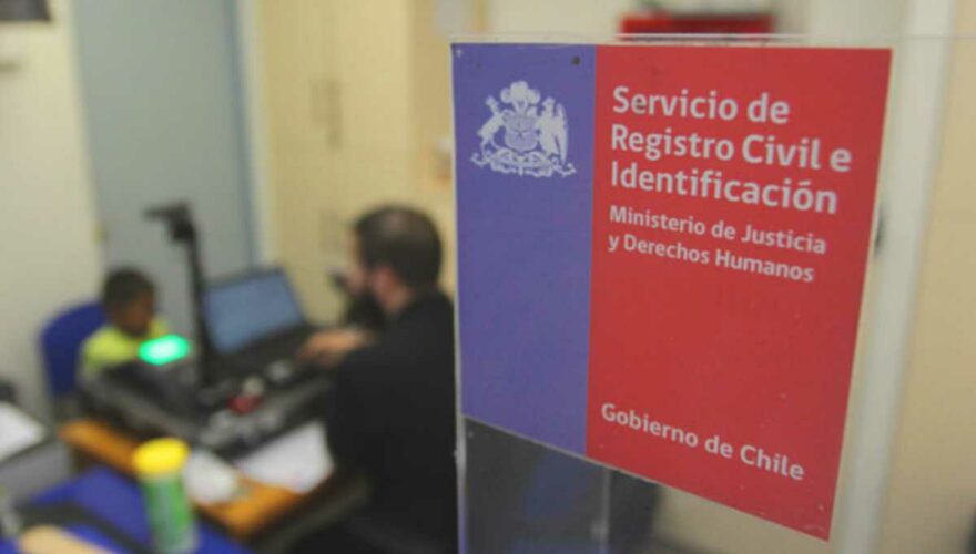 Hombre denuncia al Registro Civil tras aparecer en el sistema como padre de dos niños venezolanos por error