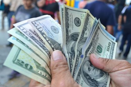 El DolarToday determinó este viernes 28 de julio la cotización del dólar a Bs. 31,81 en Venezuela. 