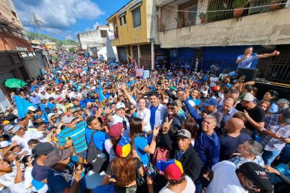 #21Julio Maria Corina en Guarico Trancaron con colectivos nos fuimos por trocha