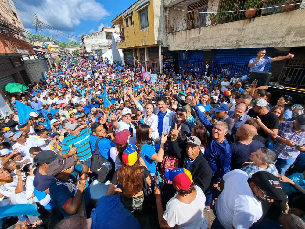 #21Julio Maria Corina en Guarico Trancaron con colectivos nos fuimos por trocha