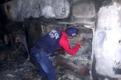 35-turistas-salieron-ilesos-tras-incendiarse-bus-en-la-carretera-Falcon-Zulia