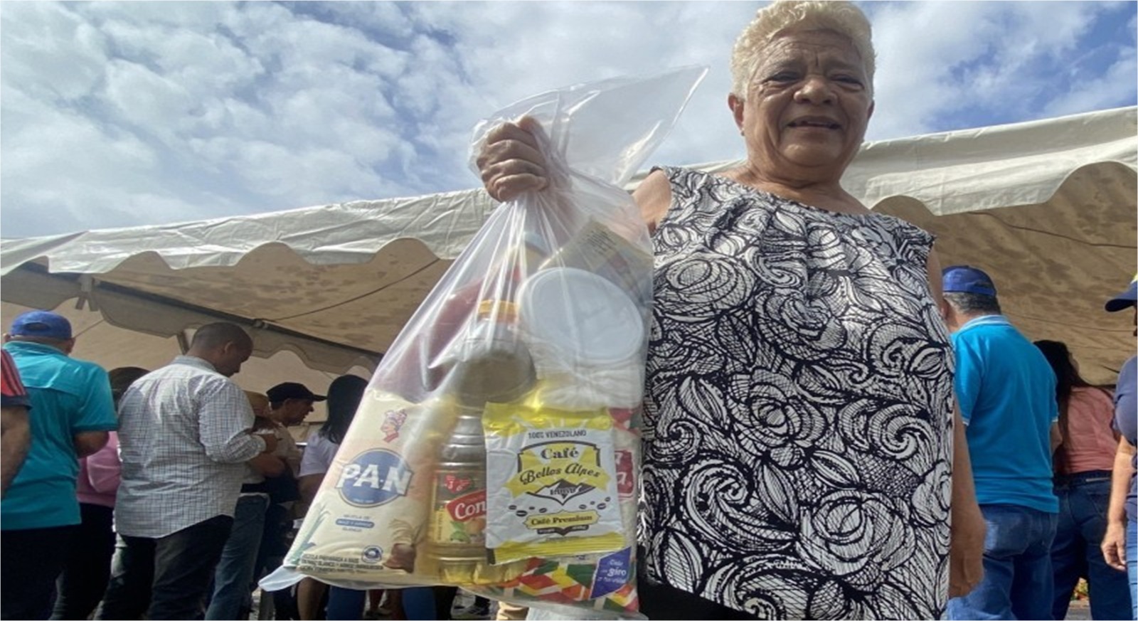 Entregan cestas alimentarias a habitantes de la urbanización Las Villas