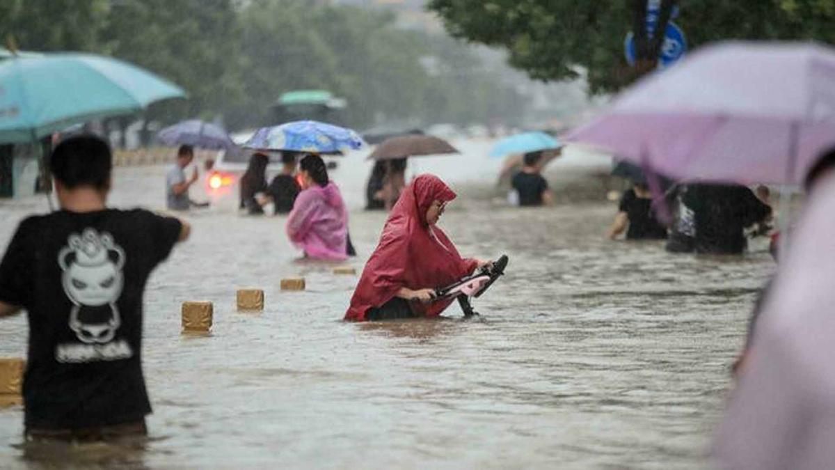 Las precipitaciones provocan también corrimientos de tierra, y se reportan afectaciones en más de 19 distritos y condados, dañando más de 7.500 hectáreas de cosechas.