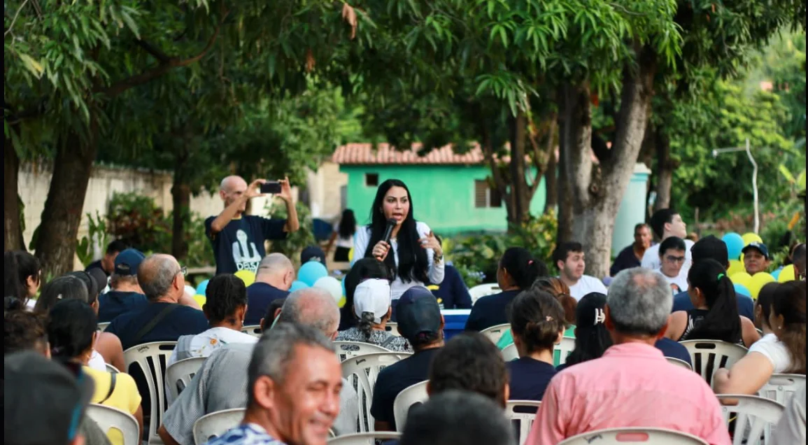 #30Jul Delsa Solórzano recibe cálido respaldo en asamblea de vecinos en Nueva Esparta