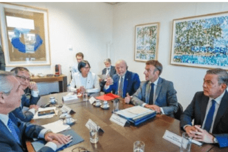 Gerardo Blyde junto a Delcy Rodríguez y presidentes de la UE y la Celac. Foto: Cortesía