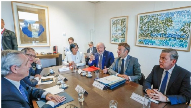 Gerardo Blyde junto a Delcy Rodríguez y presidentes de la UE y la Celac. Foto: Cortesía