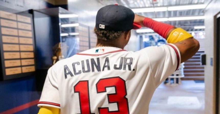 La camiseta Nro. 13 de los Bravos que usa Acuña es la más vendida en las Mayores