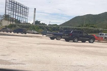 Padres rechazan uso de estacionamiento de E/S cerca de piscinas en Guatamare