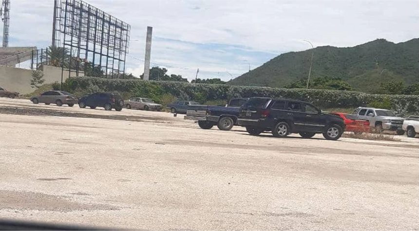 Padres rechazan uso de estacionamiento de E/S cerca de piscinas en Guatamare