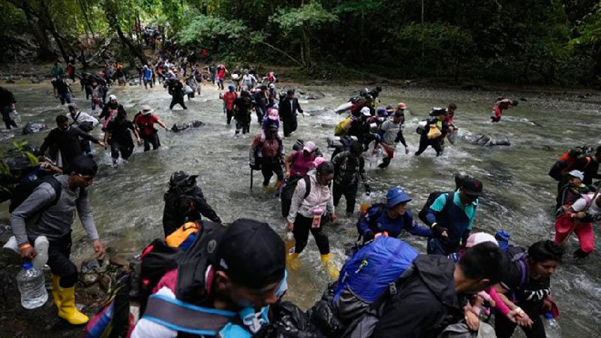 Funcionarios migratorios de Panamá advirtieron que los menores se expusieron a los «peligros de ríos caudalosos