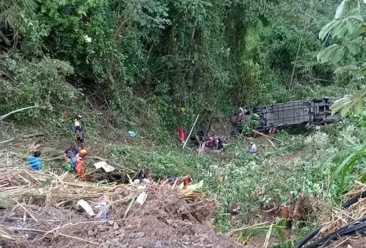 Trágico Accidente en Colombia: Autobús con Migrantes Venezolanos Cae a un Barranco, Dejando 10 Muertos y 30 Heridos