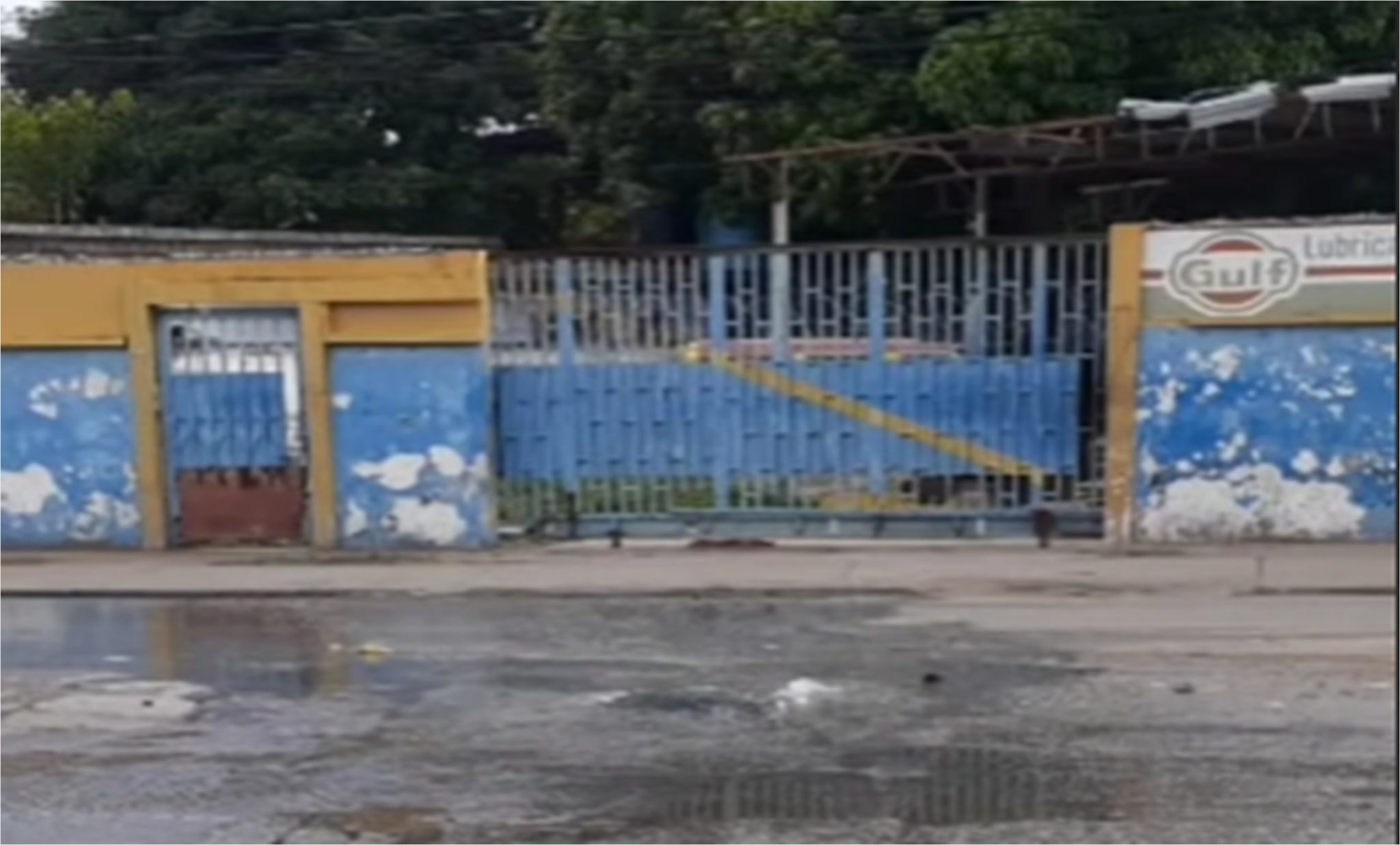 Vecinos de Porlamar denuncian bote de aguas negras en calle El Colegio +Video