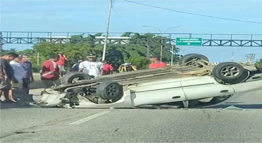 Conductor sale ileso tras accidente en avenida de Margarita