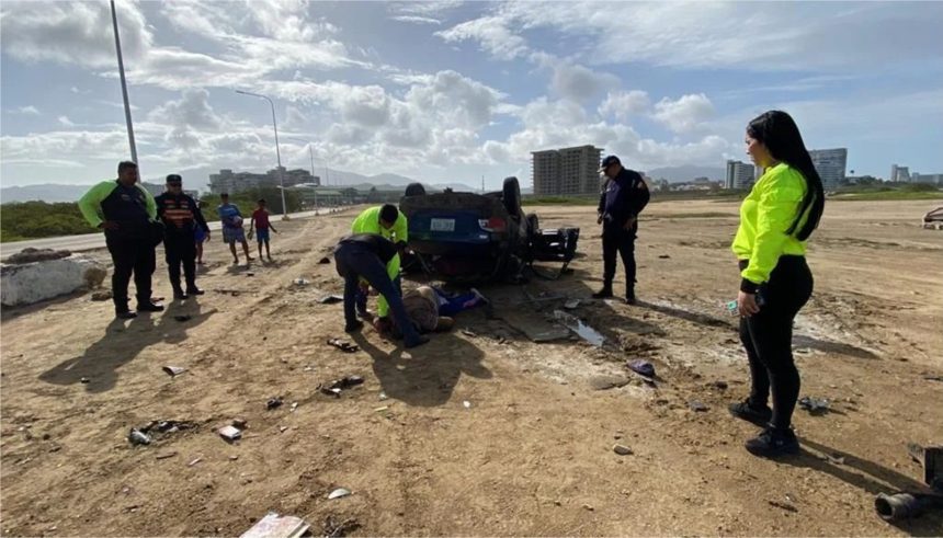 Vuelco en Playa La Caracola deja un muerto y dos heridos (Fotos)