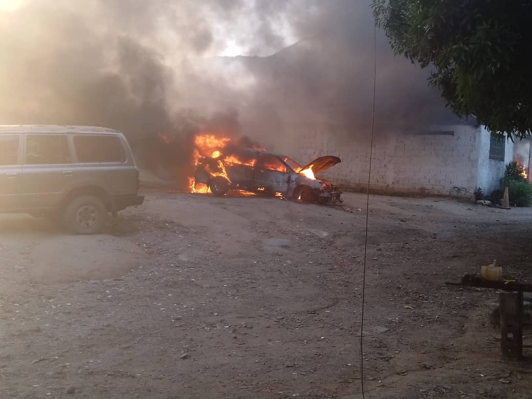 VIDEOS l Nueva Esparta: Caos en La Asunción por incendio taller mecánico vivienda