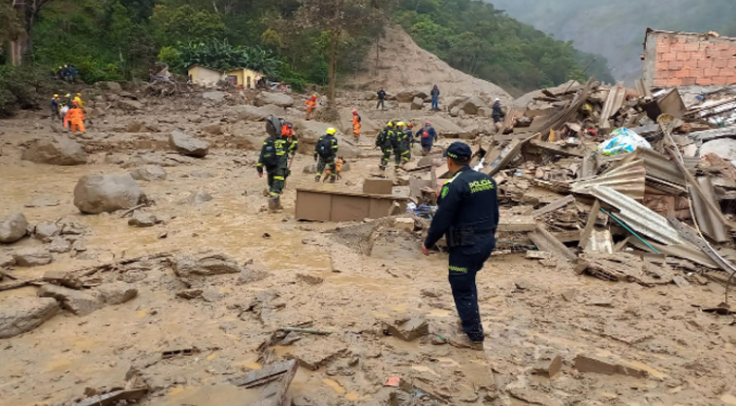 Este viernes fueron evacuadas más de 100 familias en Quetame, que vivían entre los ríos Negro y Contador, debido al riesgo de otra posible avalancha.