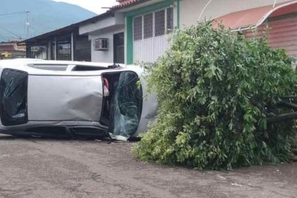 Las autoridades iniciaron la búsqueda para dar con la responsable del accidente.