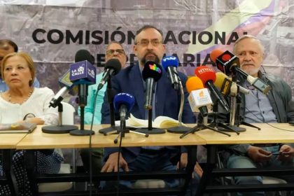 El miércoles en la noche Uzcátegui renunció a su cargo "por falta de condiciones" para seguir adelante con la preparación de los comicios.