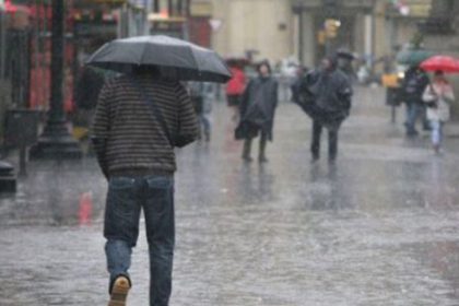 Se prevé que la lluvia estará acompañada con actividad eléctrica y ráfagas de vientos