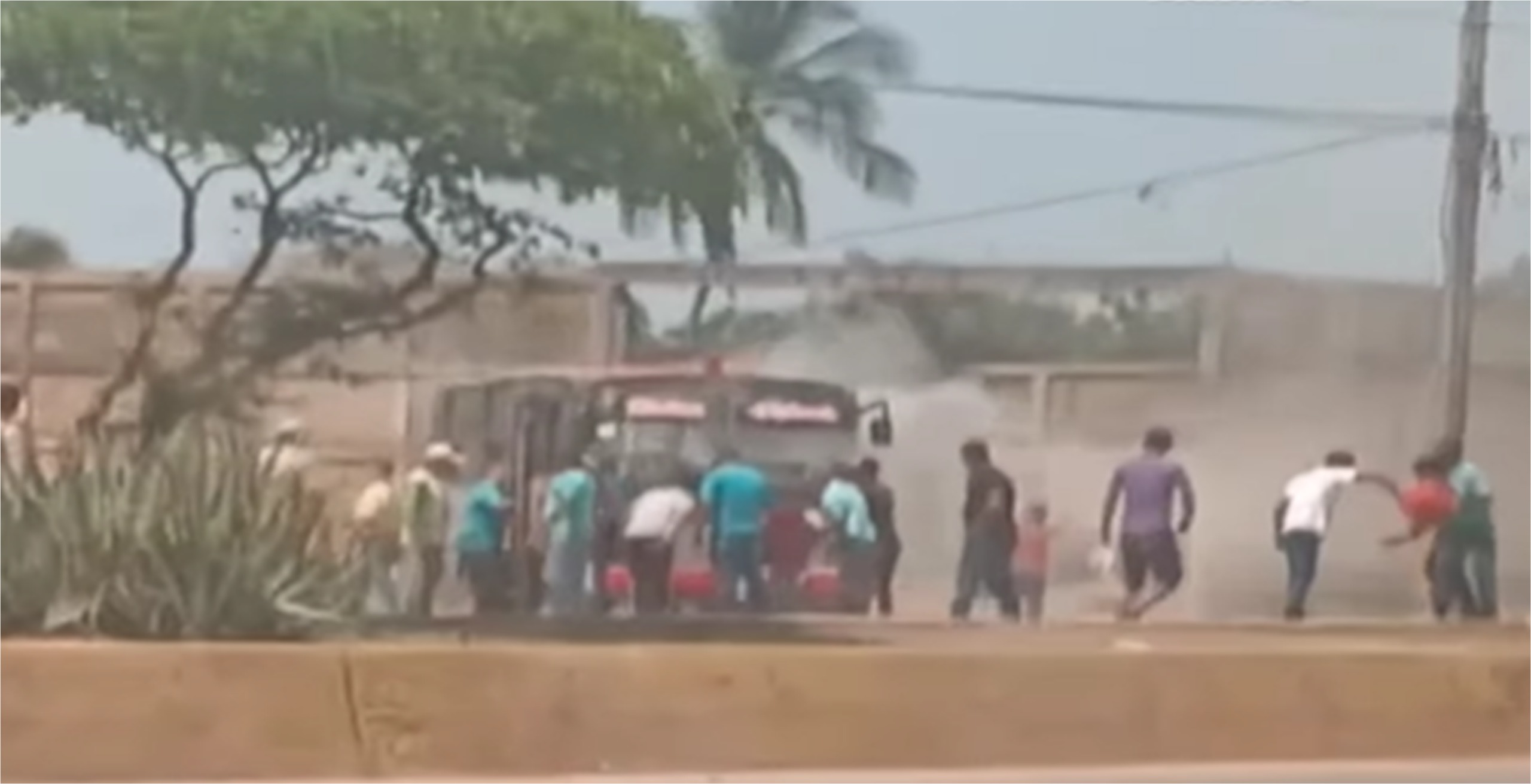 ¡Margarita! Se incendia autobus en la Av. Juan Bautista +VIDEO