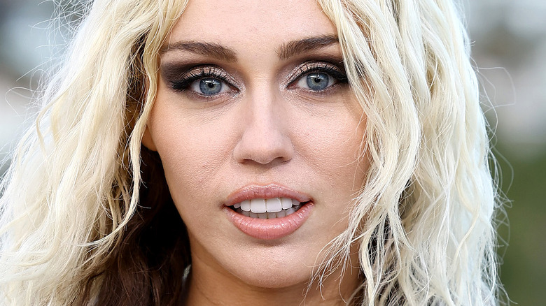 +VIDEO | Miley Cyrus abre su corazón con su nuevo tema