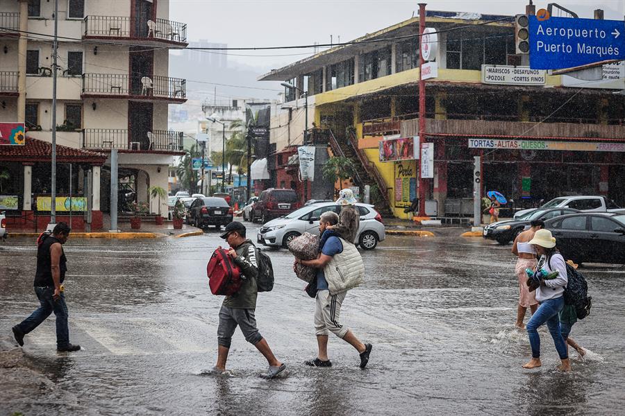 México despliega fuerzas militares ante el paso de huracán Hilary