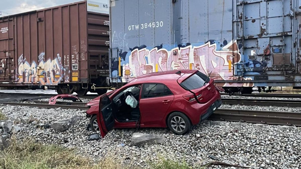 Aparatoso accidente cobra la vida de una venezolana en México: un tren impacto el vehículo en el que viajaba