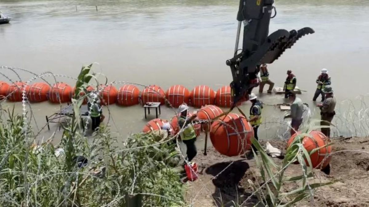 ¡PLEITOS POR MIGRANTES subió de nivel! Texas mueve las boyas al lado estadounidenses (+Video)