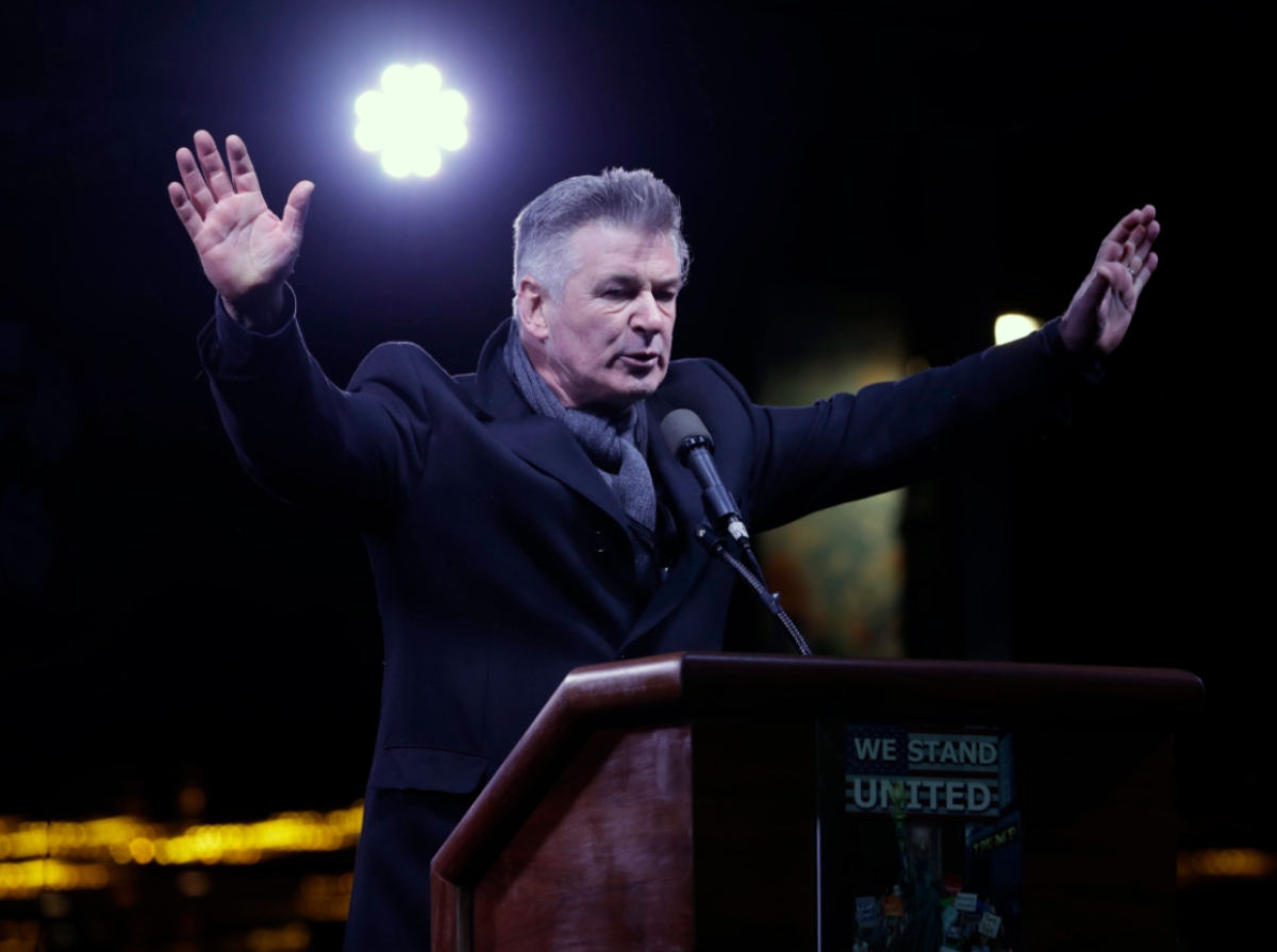 Alec Baldwin de nuevo en la mira de la justicia por el caso “Rust”