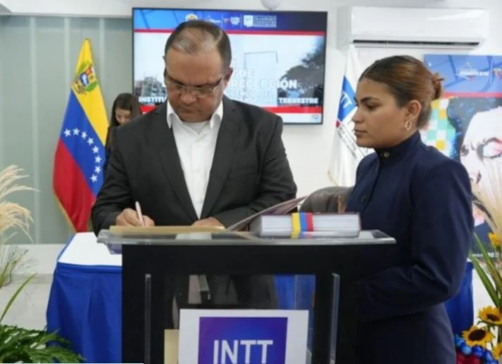 El General Gabriel Aguana asume la presidencia del INTT