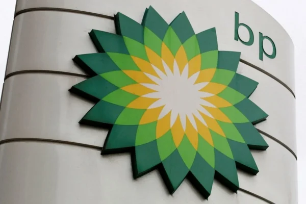 BP obtiene ganancias de US$10.010 millones en el primer semestre de 2023, superando las pérdidas del año anterior