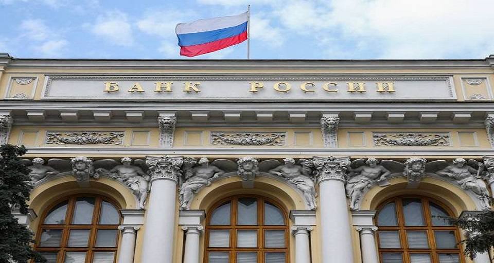 Rusia contempla extender las limitaciones en las transacciones de divisas en efectivo: un panorama profesional