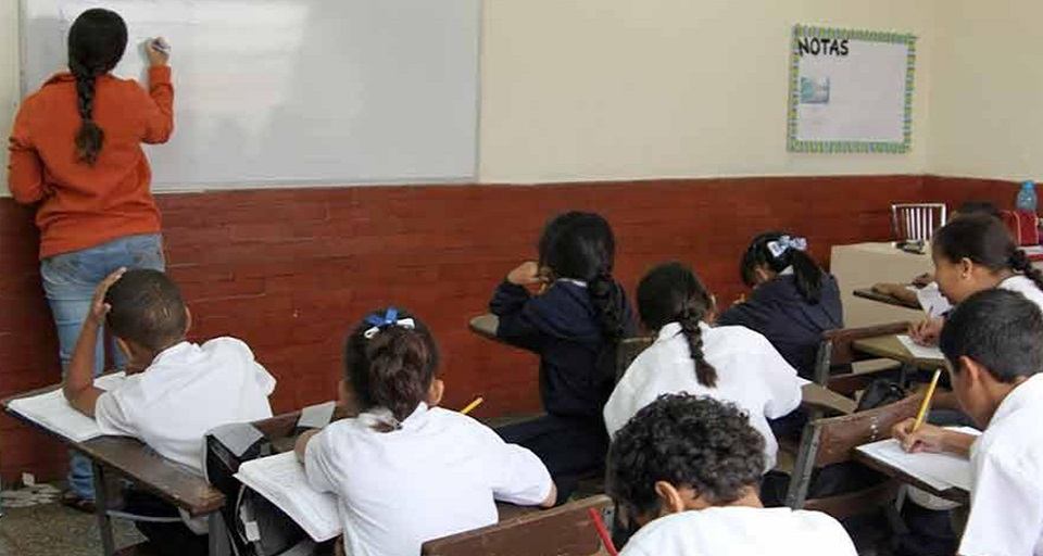 Andiep: El salario promedio de los docentes en colegios privados oscilará entre los US$200 y US$250 mensuales